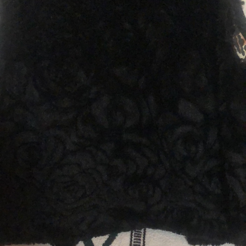 Betsy Johnson loversVintagefaux  fur-like vest embossed w black shimmery roses. - Picture 6 of 10